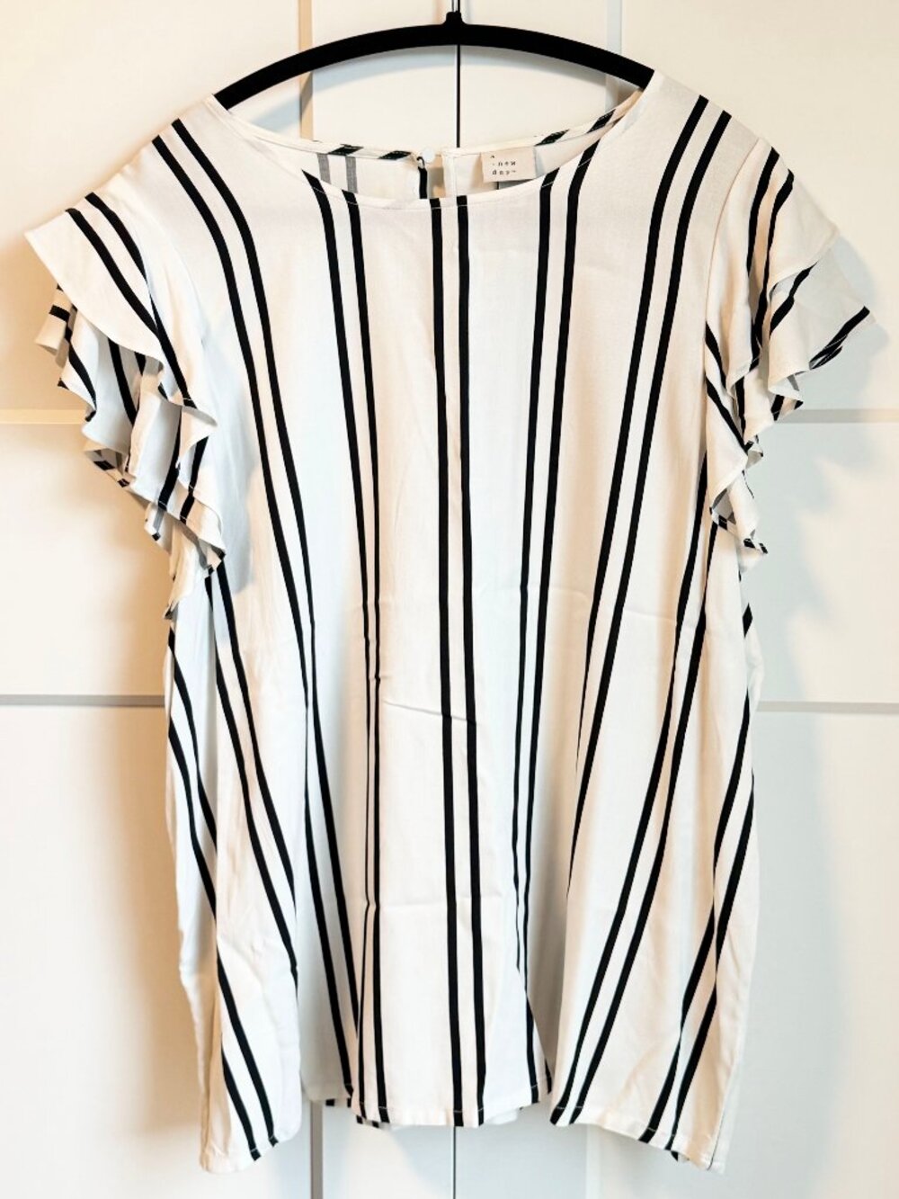 Black and White top with ruffle sleeves size XL